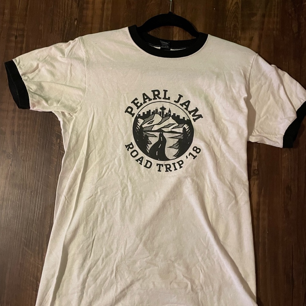 White tee